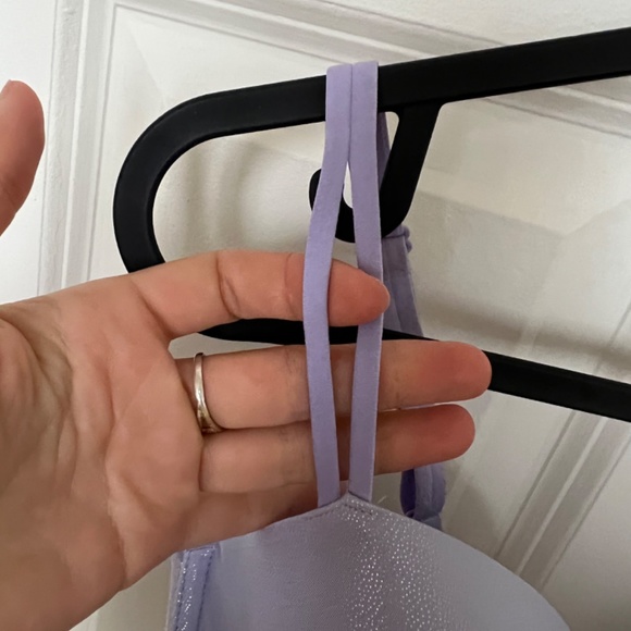 Victoria Secret 34DD - Picture 3 of 4